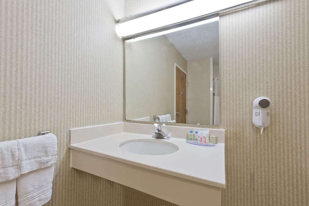 Super 8 by Wyndham Huntersville Charlotte Area - photo 16