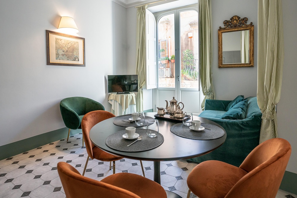 Baroque Apartments Capo 10 Liberty Studio — 4-Star Luxury Hotel in Siracusa, Italy