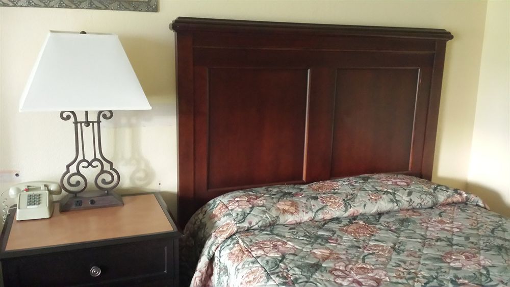 Country Hearth Inn & Suites Hotels - photo 12