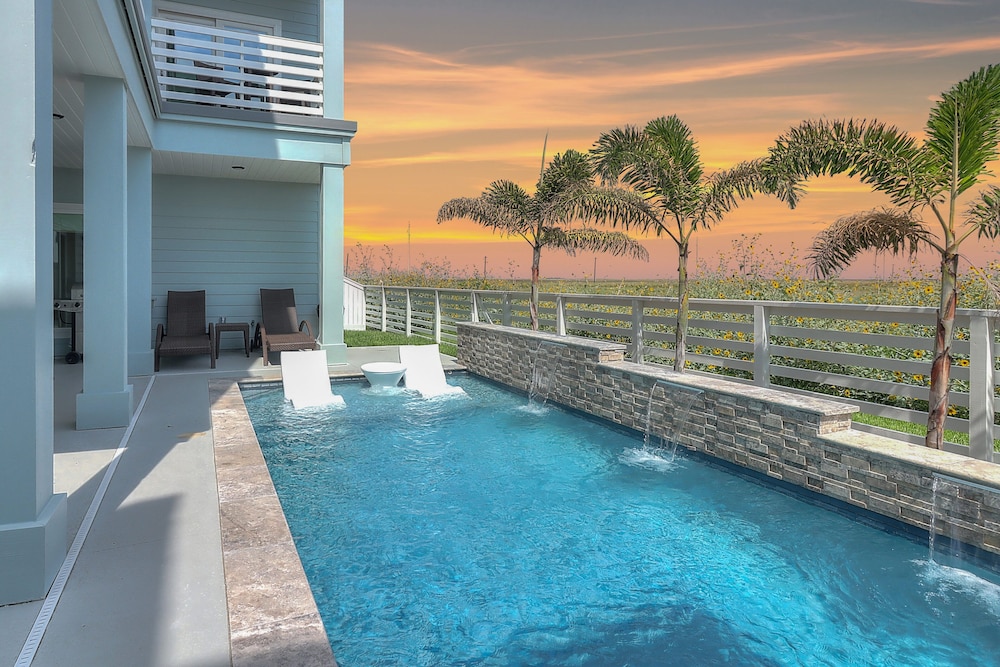 BeachHouse Bliss by Silver Sands Vacation Rentals — 4-Star Luxury Hotel in Port Aransas, United States