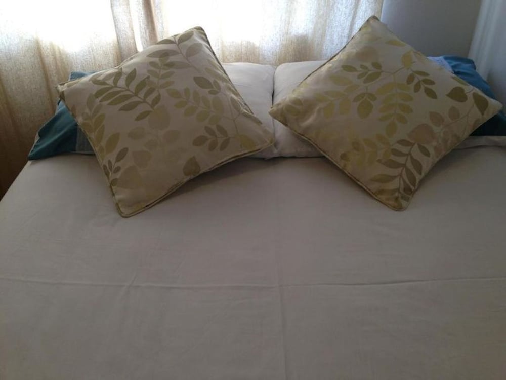 Comfortable Family Room With Tv Free Fast Wifi Sleeps 3 — Hayes