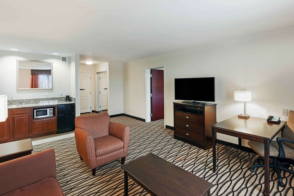 Hampton Inn & Suites Morgan City - photo 12