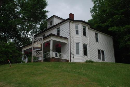 Awakenings Inn — Montague — photo 3
