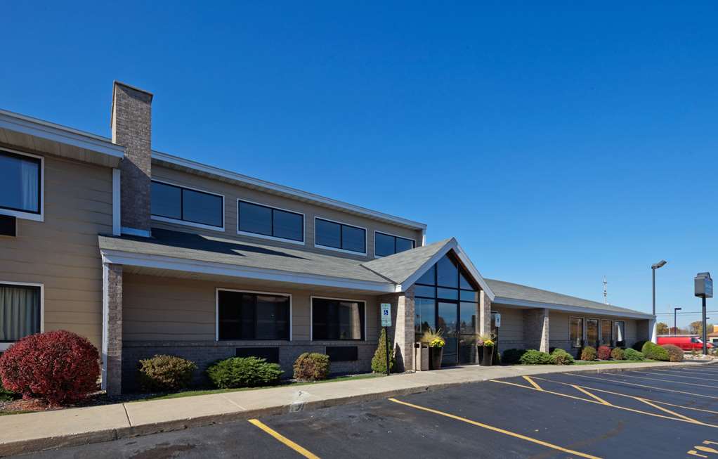 Americinn By Wyndham Hartford Wi — Hartford