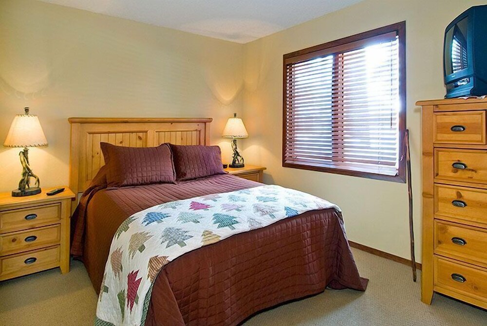 Mammoth Slopes Lodging - photo 2