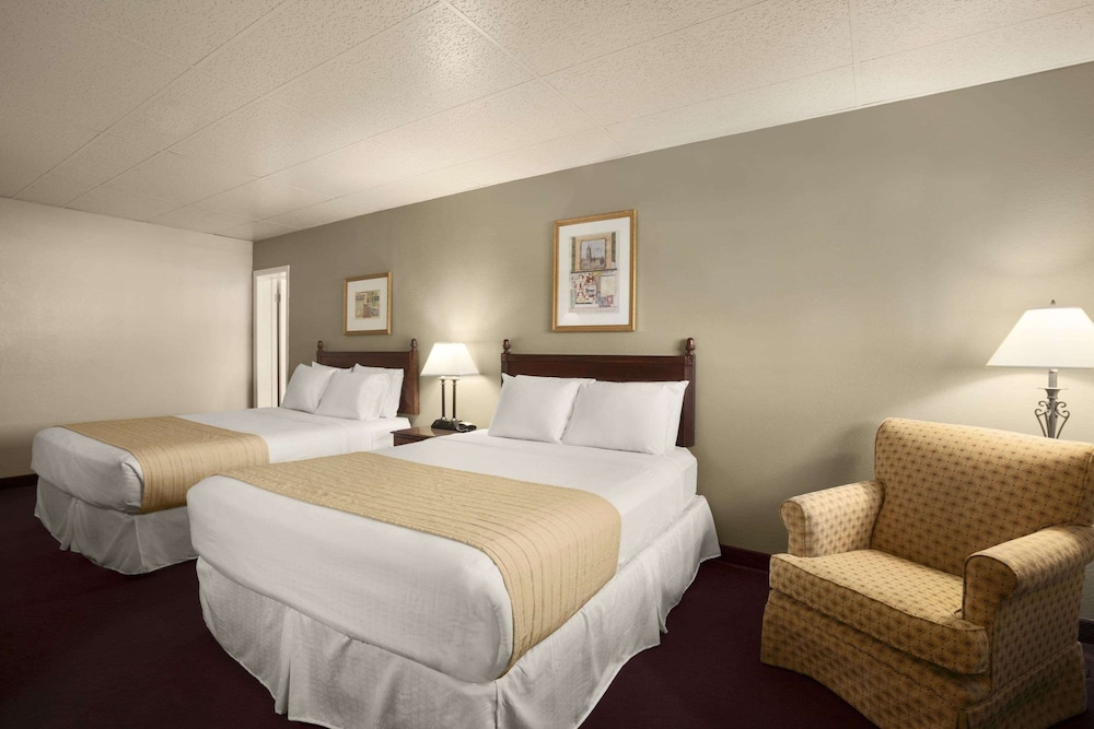 Days Inn by Wyndham Montrose - photo 2