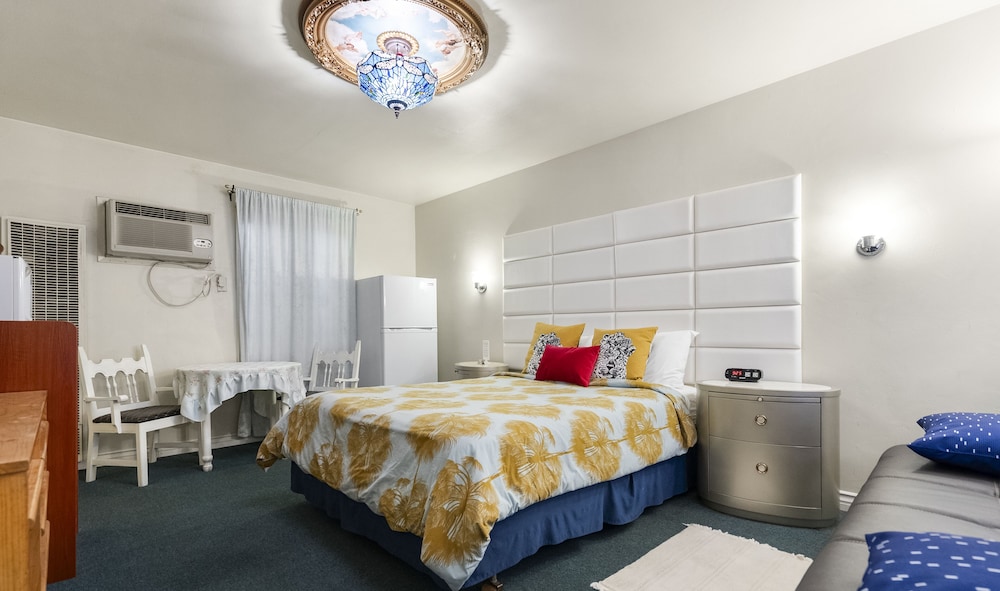 The New Star Motel with Studio Kitchens: 1950s Extended Stay Lodging and Retreat Center - photo 25