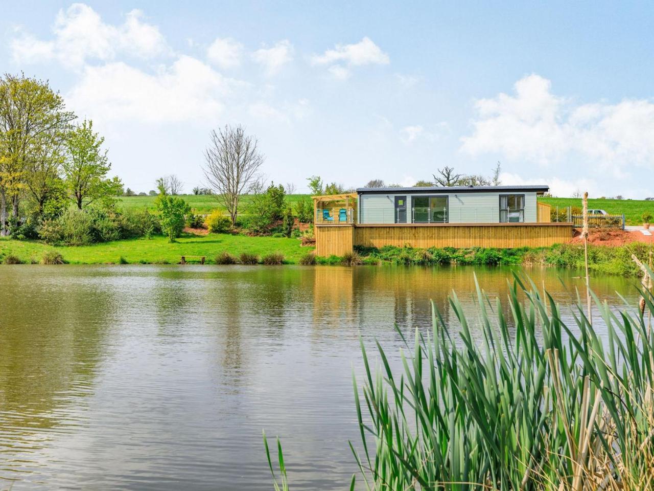 Ponsford Ponds Goosedown Lodge — 5-Star Luxury Hotel in Cullompton, United Kingdom