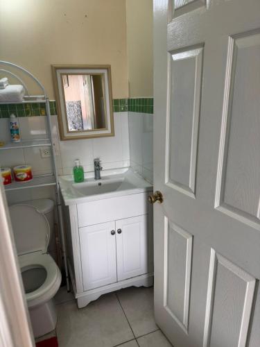 Pearl Of The City Tropical Pearl in Kingston, Jamaica