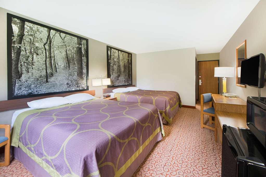Super 8 by Wyndham Pella - photo 6