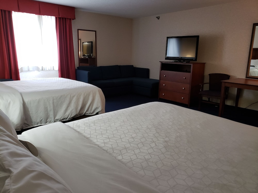 Holiday Inn Express Deforest - photo 16