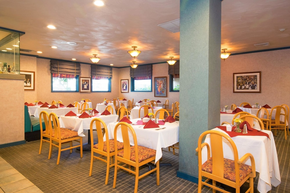 Oakland Airport Executive Hotel - photo 48