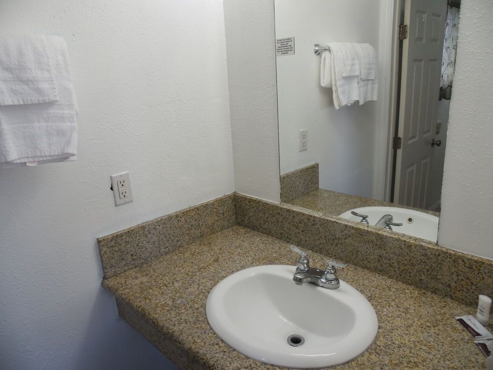Ec Motel - photo 11