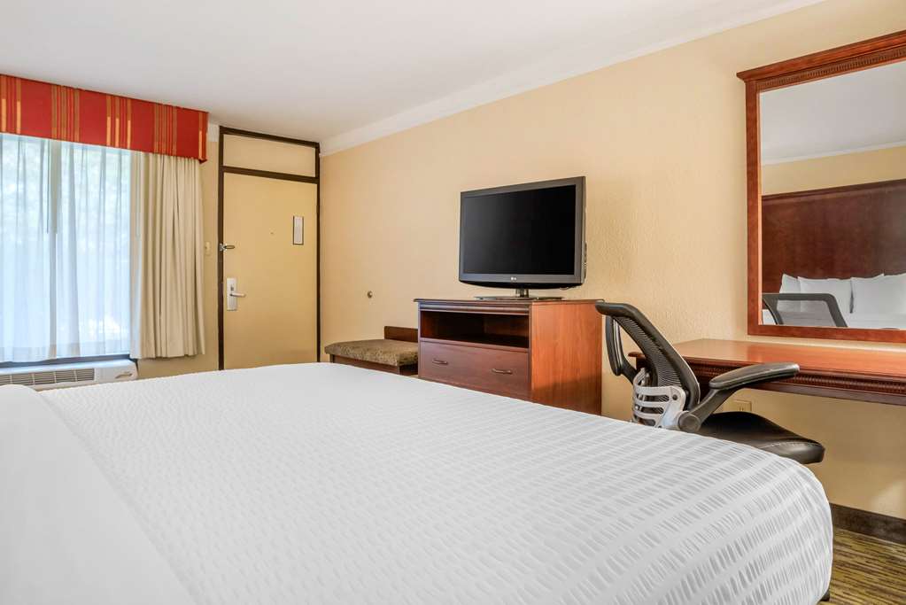 Clarion Inn and Conference Center - photo 8