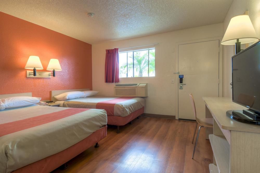 Motel 6 Los Angeles Baldwin Park - photo 11
