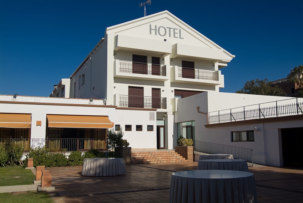Hotel Los Granados — hotel in Navalmoral De La Mata