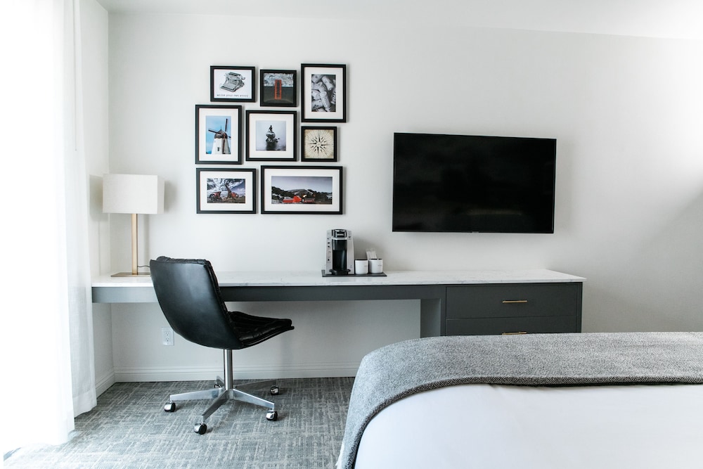 Vinland Hotel and Lounge - photo 29