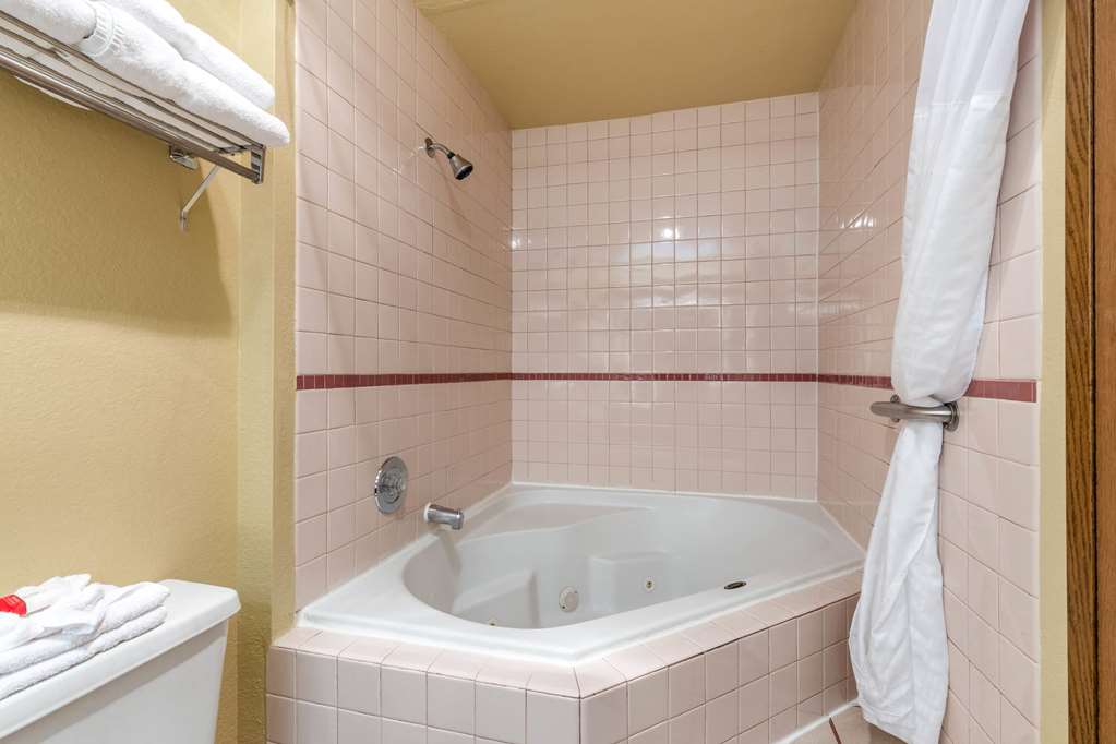 Howard Johnson by Wyndham Leavenworth - photo 15