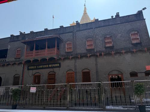 Hotel Grkk Near Shri Saibaba Samadhi Temple Shirdi — Shirdi