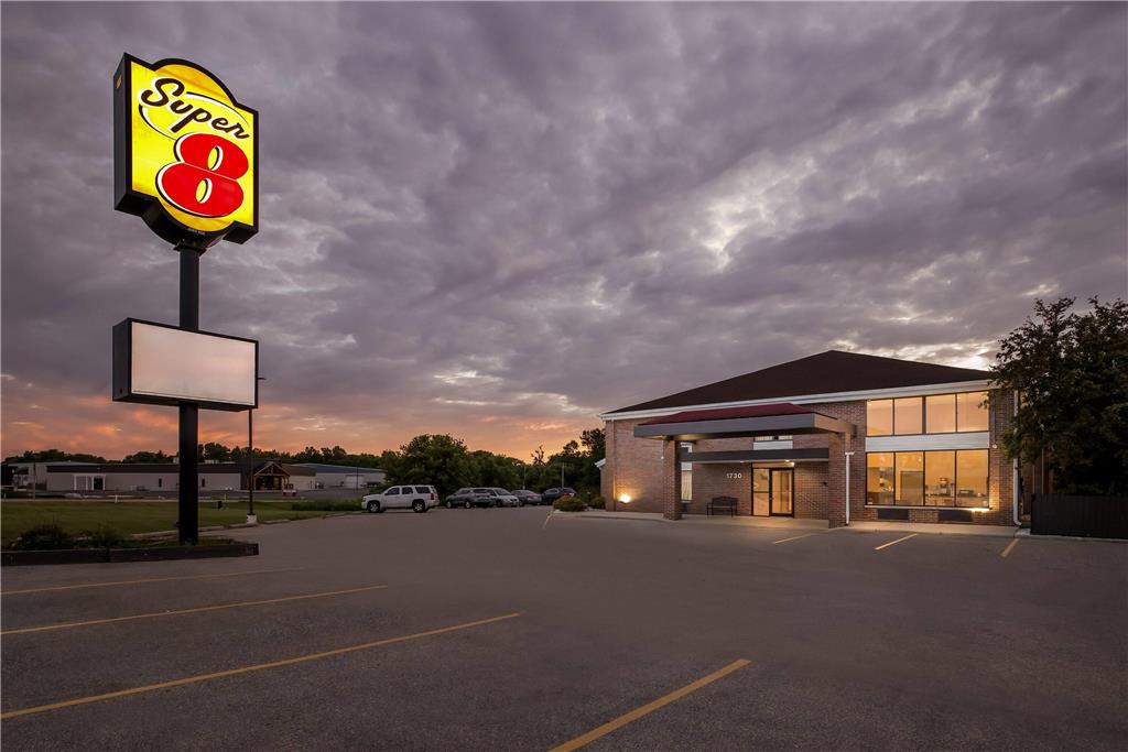 Super 8 by Wyndham Watertown WI - photo 7