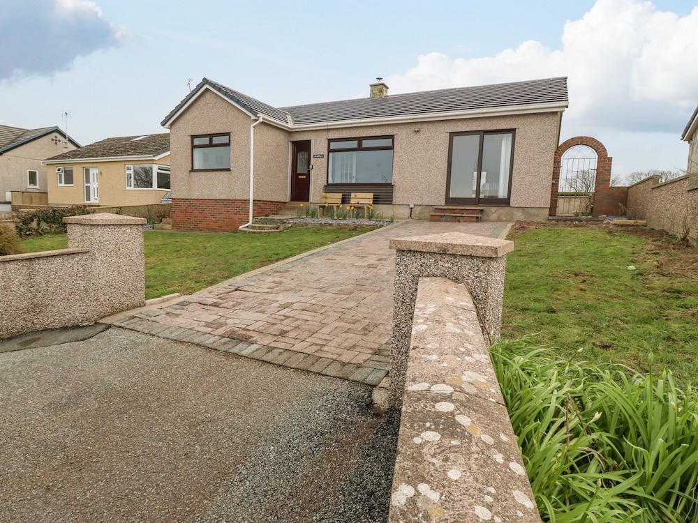 Awelfryn - carbon neutral hotel in Rhosneigr