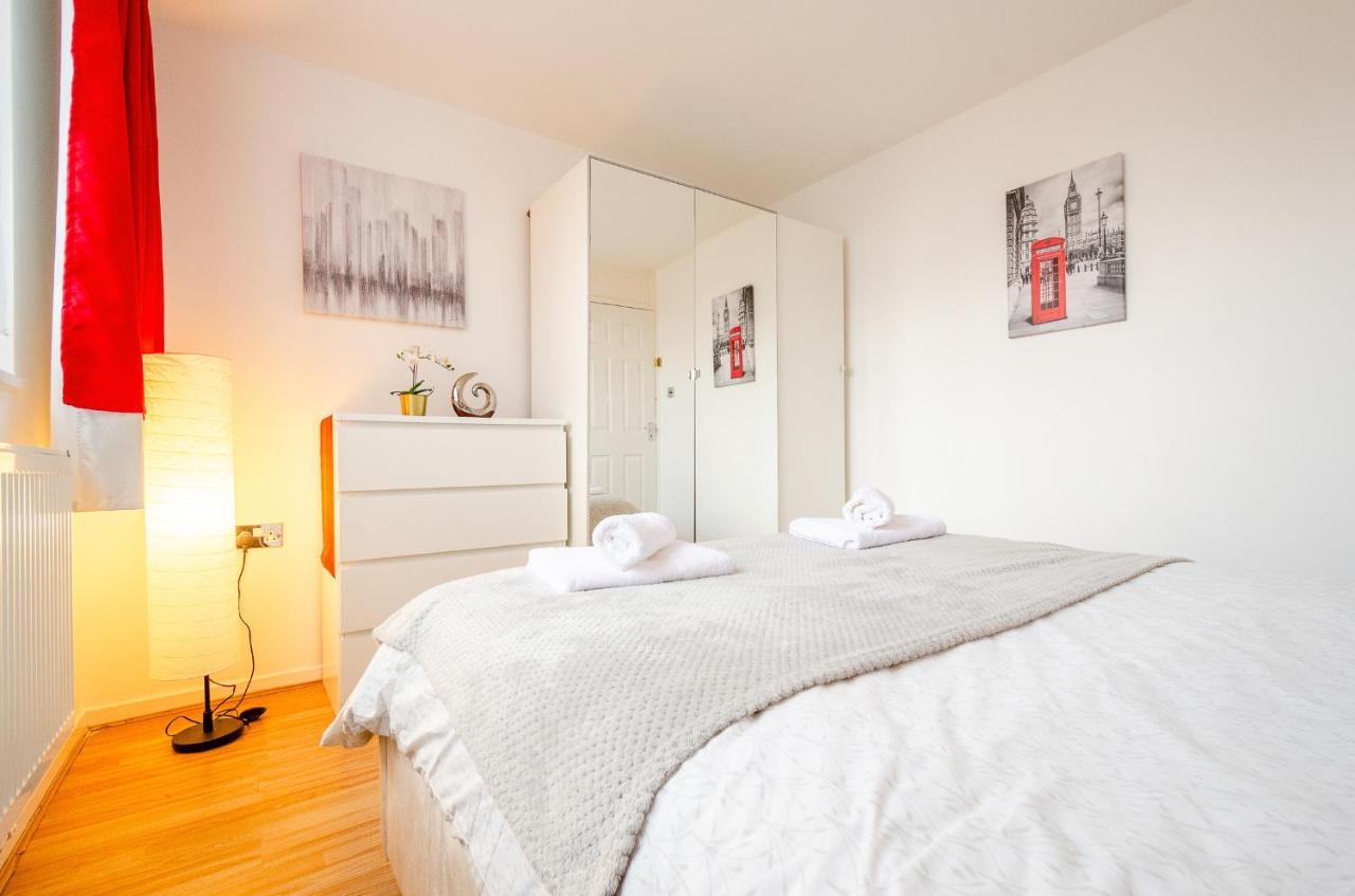 Large 1 Bedroom Apartment Canning Town Excel Access Perfect for Business Extended Stays — 4-Star Luxury Hotel in London, United Kingdom