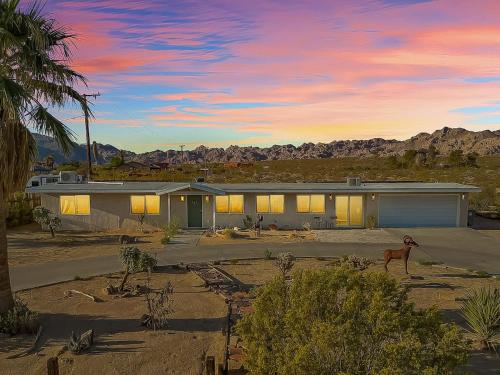 Bighorn Oasis with a Hot Tub in Twentynine Palms, United States