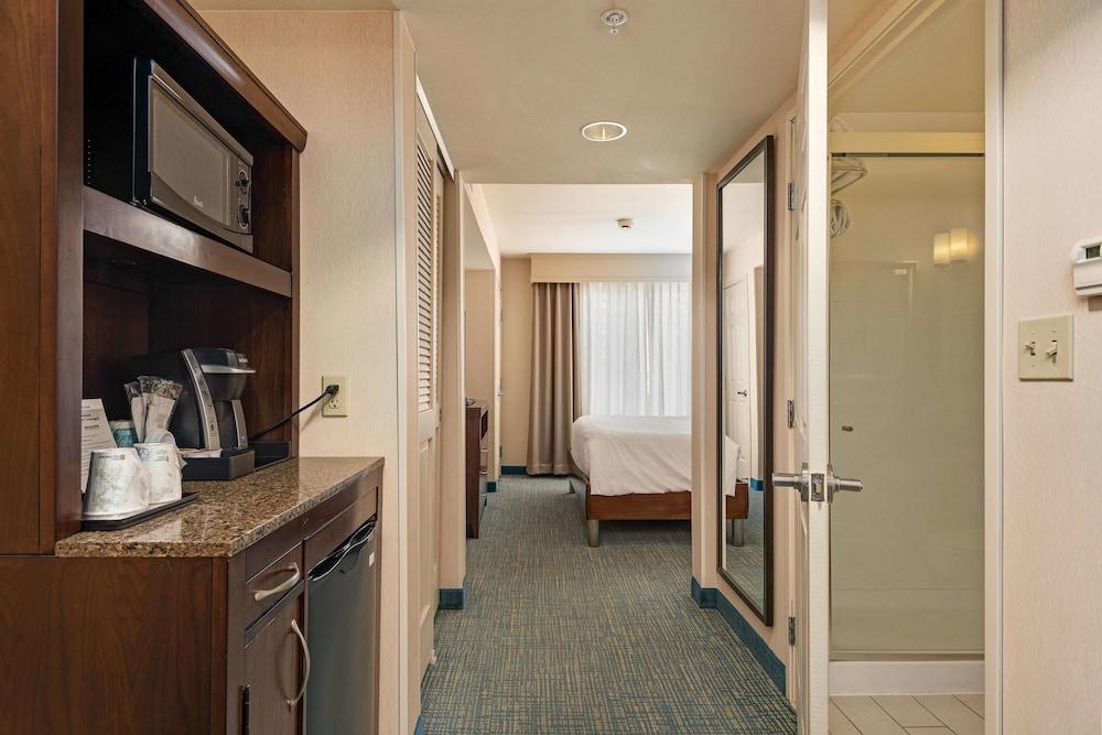 Hilton Garden Inn Overland Park - photo 8