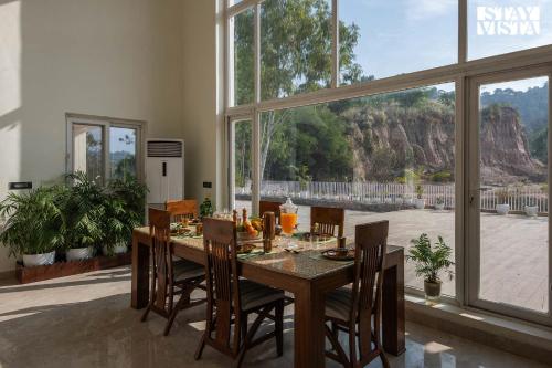 StayVista at Silver Slopes with outdoor pool