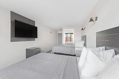 Tremont Hotel - photo 23