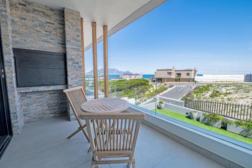 Luxury Beachfront Studio in Blouberg — 4-Star Luxury Hotel in Cape Town, South Africa