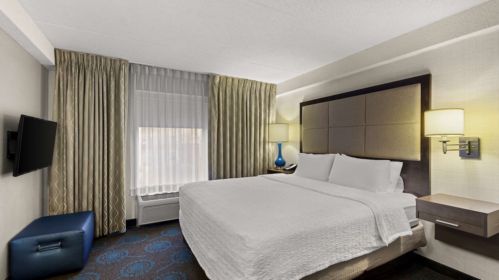 Hampton Inn Bloomington - photo 26
