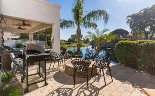 Modern Lakefront Paradise — Chandler