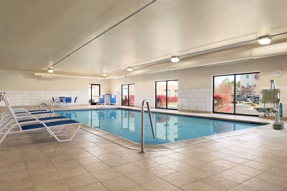 Hampton Inn & Suites Detroit Sterling Heights - photo 16
