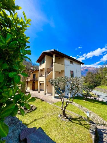 Casa Martina A quiet home by the lake — 4-Star Luxury Hotel in Colico Piano, Italy