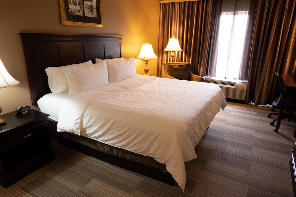 Holiday Inn Express and Suites Tuscaloosa University an IHG Hotel - photo 12