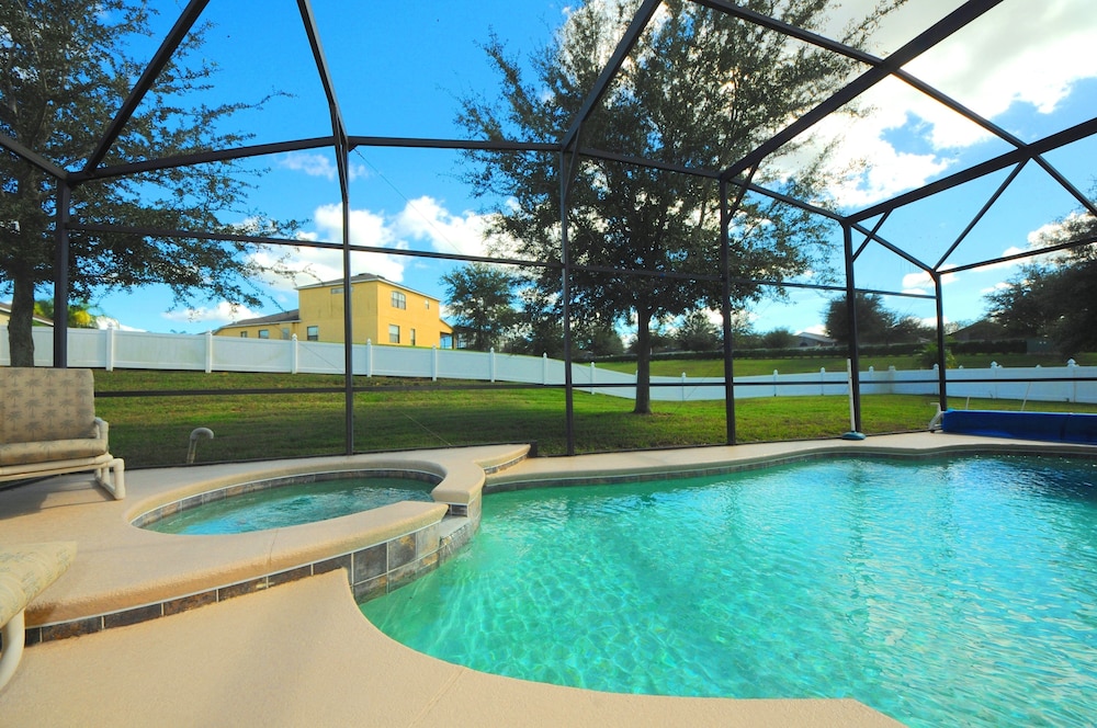 Legacy Park 120 — 4-Star Luxury Hotel in Davenport, United States