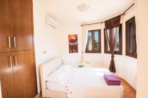 Artemisia Villa