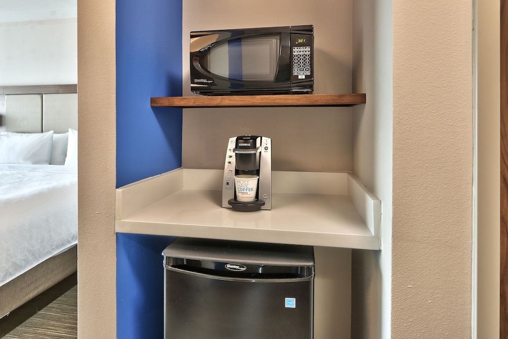 Holiday Inn Express & Suites Albuquerque East by IHG - photo 13