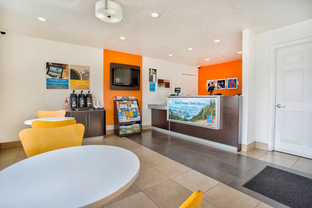 Motel 6 Salem OR Expo Center - photo 24