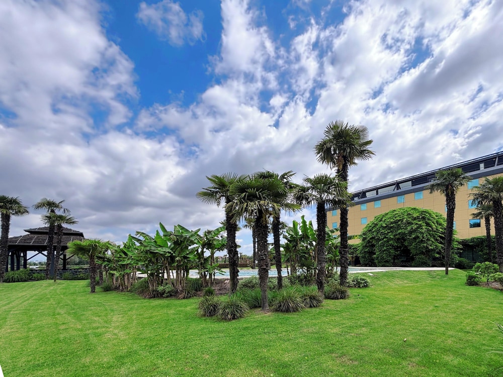 Royal Garden Hotel — 4-Star Luxury Hotel in Assago, Italy