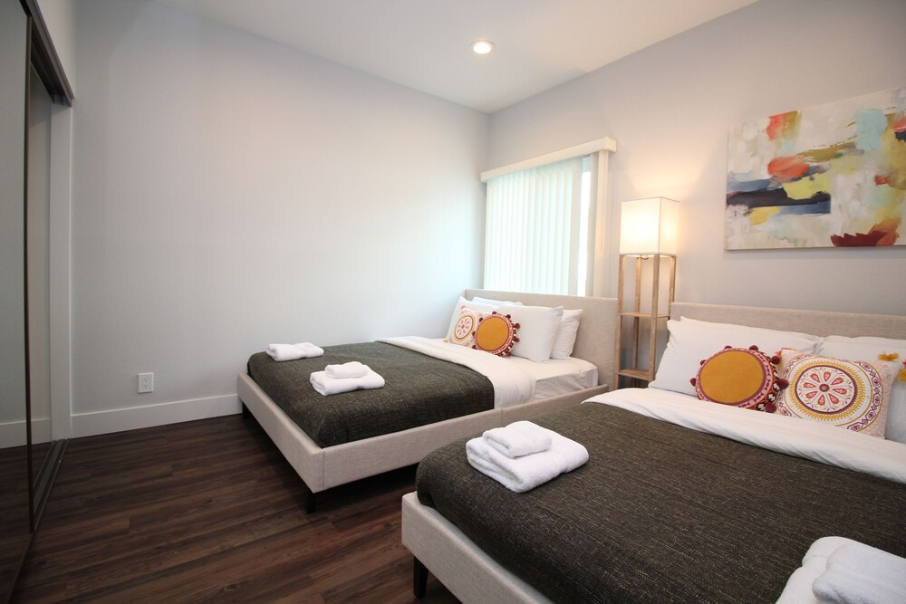 La Westwood Deluxe Suites - photo 4