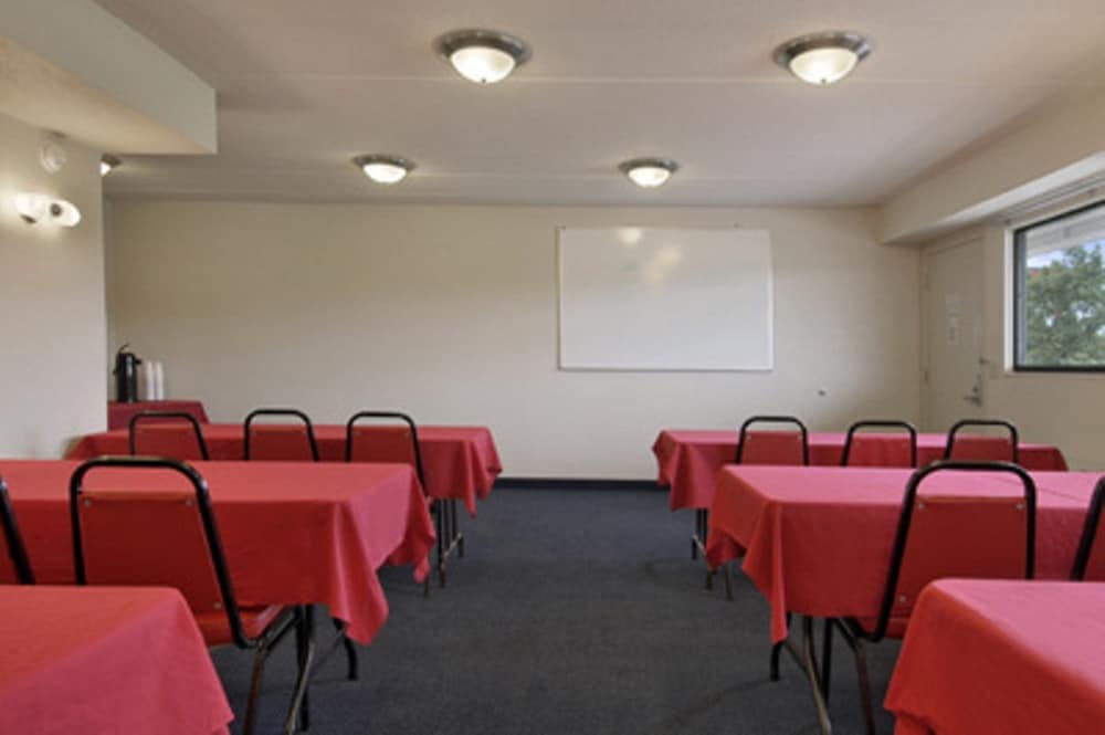 Red Roof Inn St Louis Westport Maryland Heights - photo 24