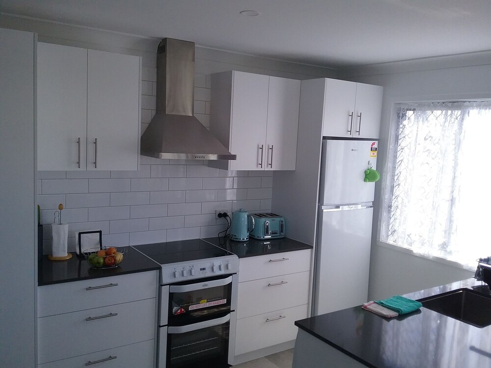 2BD Family or Couple Guesthouse Upstairs near Turf club HOTA in Bundall — 4-Star Luxury Hotel in Gold Coast, Australia
