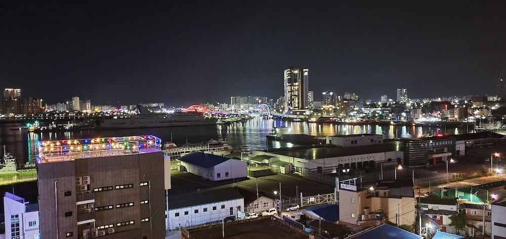 Ritz Hotel - last minute hotel in Sokcho
