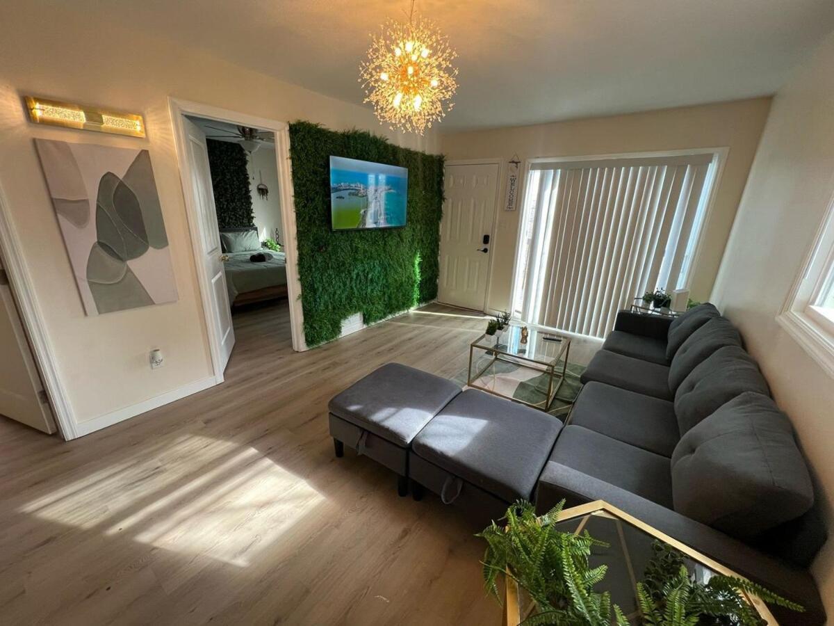 2BR Modern Home Near WVU Hospitals & Stadium — 4-Star Luxury Hotel in Morgantown, United States