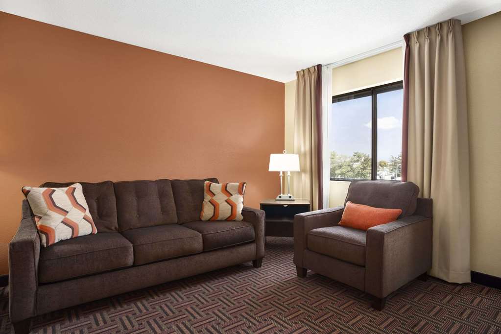 Super 8 by Wyndham Carbondale - photo 14