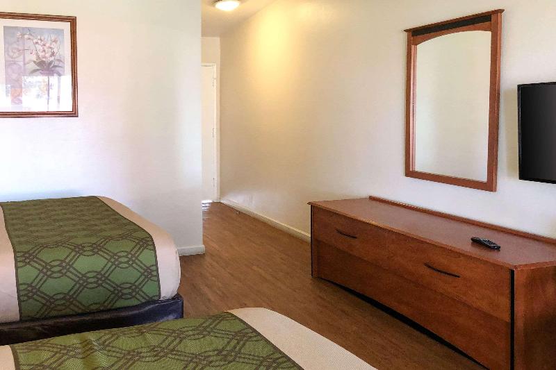 Econo Lodge Inn & Suites Oakland Airport - photo 7