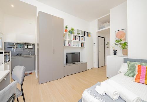 Modern Studio Near Universita Iulm & Famagosta Ideal for Work — 4-Star Luxury Hotel in Milan, Italy