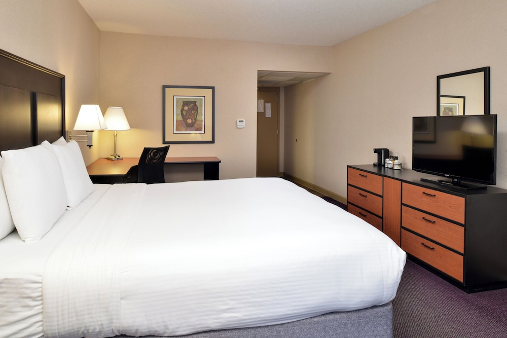 Hawthorne Inn and Conference Center - photo 9